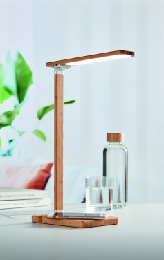 Logotrade werbemittel das Foto: Tischleuchte und Ladegerät 10W