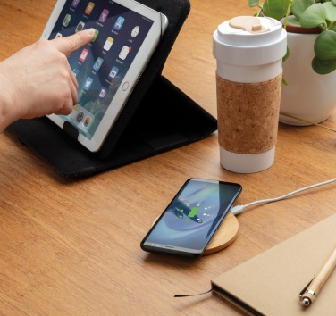 Logo trade promotional merchandise photo of: Bamboo 5W round wireless charger
