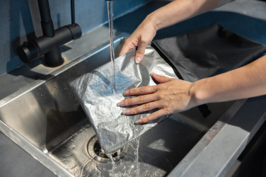 Logotrade business gifts photo of: Snackstrap AWARE™ RPET foldable lunchbag 30x20CM