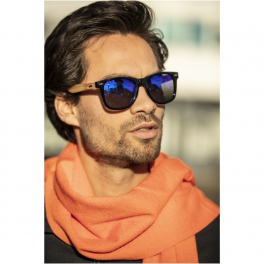 Logotrade ärikingituse foto: Hiru rPET/puidust peegeldatud polariseeritud päikeseprillid kinkekarbis