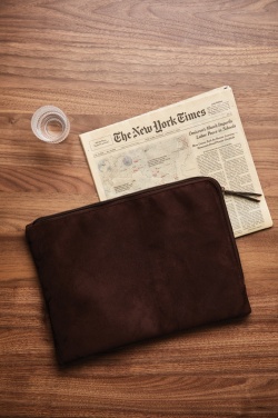 Logotrade firmakingi foto: VINGA Huntoni sülearvuti ümbris