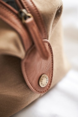 Logo trade reklaamkingituse pilt: VINGA Sloane tualett-tarvete kott RCS taaskasutatud polüester