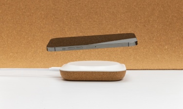 Logo trade reklaamkingid foto: Oregon RCS taaskasutatud plastist ja korgist 10 W juhtmevaba