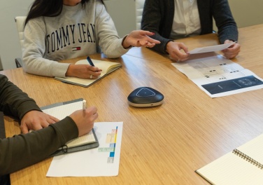 Logo trade ärikingi pilt: Konverentskõne kõlar