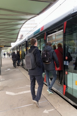 Logo trade reklaamkingitused foto: Swiss Peak AWARE™ vargusvastane 15,6-tolline sülearvuti seljakott