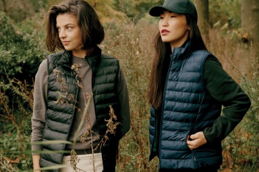 Logo trade meened foto: Iqoniq Meru naiste taaskasutatud polüestrist vest