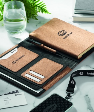 Logotrade reklaamkingi foto: A5 märkmik-mapp korgist