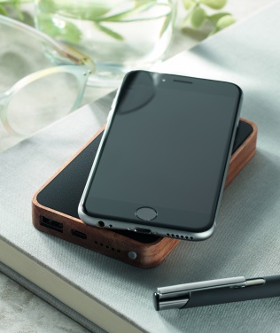 Logotrade ärikingituse foto: Juhtmeta 4000 mAh akupank