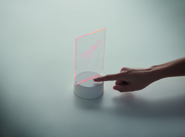 Logotrade ärikingituse foto: LEDMEMO valgustatud LED-märkmetahvel