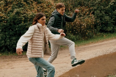 Logotrade mainostuote tuotekuva: Iqoniq Meru miesten liivi kierrätetystä polyesteristä