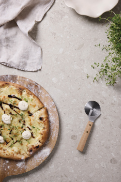 Logotrade mainoslahja ja liikelahja kuva: VINGA Paso-pizzaleikkuri