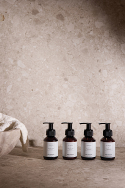 Logotrade mainoslahja ja liikelahja kuva: VINGA x TGL -vartalo- ja käsienhoitosetti