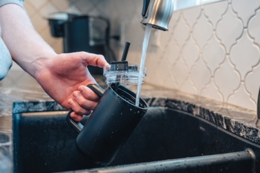 Logotrade reklaminės dovanos nuotrauka: Cube RCS sertifikuotas perdirbto plieno puodelis 800ml