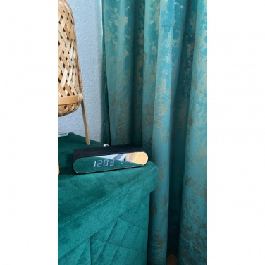 Logotrade Ideja dāvanas foto: Modinātājs un bezvadu lādētājs ADELAIDE