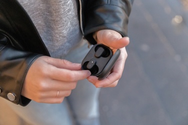 Лого трейд pекламные продукты фото: Гибридные наушники Urban Vitamin Gilroy ANC и ENC