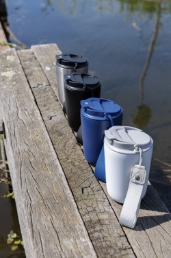 Лого трейд бизнес-подарки фото: Стакан вакуумный Cuppa RCS из переработанной стали со шнурком