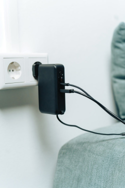 Logotrade profilreklam bild: Urban Vitamin Eureka RCS återvunnen 65W hybridladdare