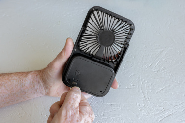 Logotrade profilreklam bild: Aervina laddningsbar bordsfläkt i RCS återvunnen plast