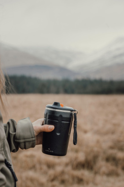 Logotrade presentreklam bild: Nordic Drift Trail RCS låsbar och läckagesäkra kaffemugg 350